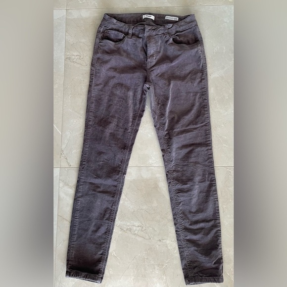 KENSIE Women’s Jeans Size Photos Grey Zip Fly Closure Straight Velvet Mid Rise - Picture 6 of 7